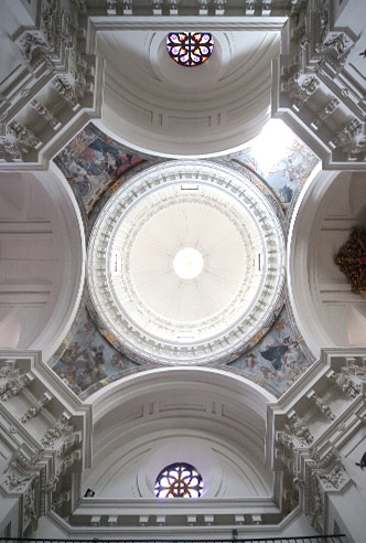 Cúpula de la Iglesia de la Concepción Real de Calatrava en Madrid