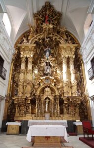 Retablo dorado completo del interior de la Iglesia de la Concepción Real de Calatrava