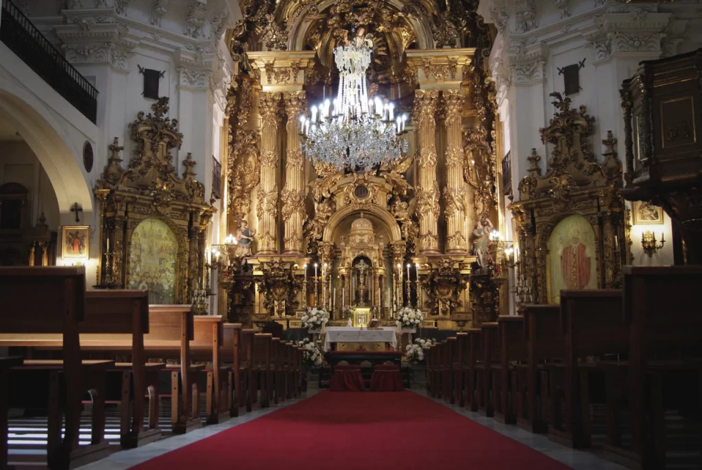 El retablo de la Iglesia de las Calatravas, lugar emblemático en el centro de Madrid, donde se celebran bodas especiales.