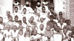 Ilustración histórica que representa al grupo de los jóvenes mártires de Uganda, católicos y anglicanos, liderados por San Carlos Lwanga.