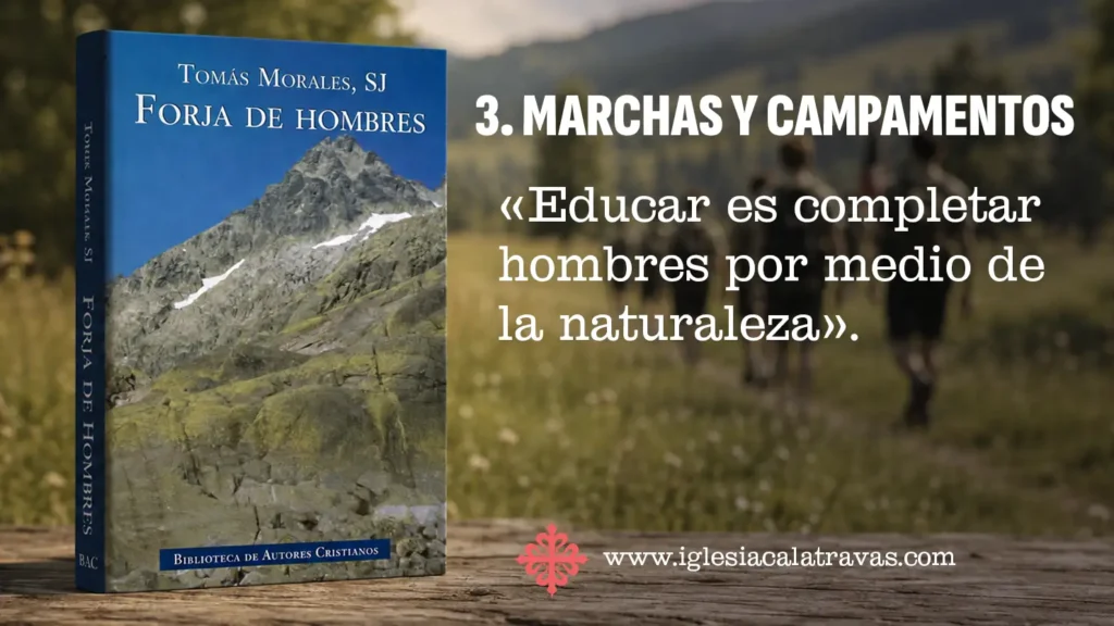 Jóvenes en campamento cristiano, formándose en la naturaleza con disciplina y fe.